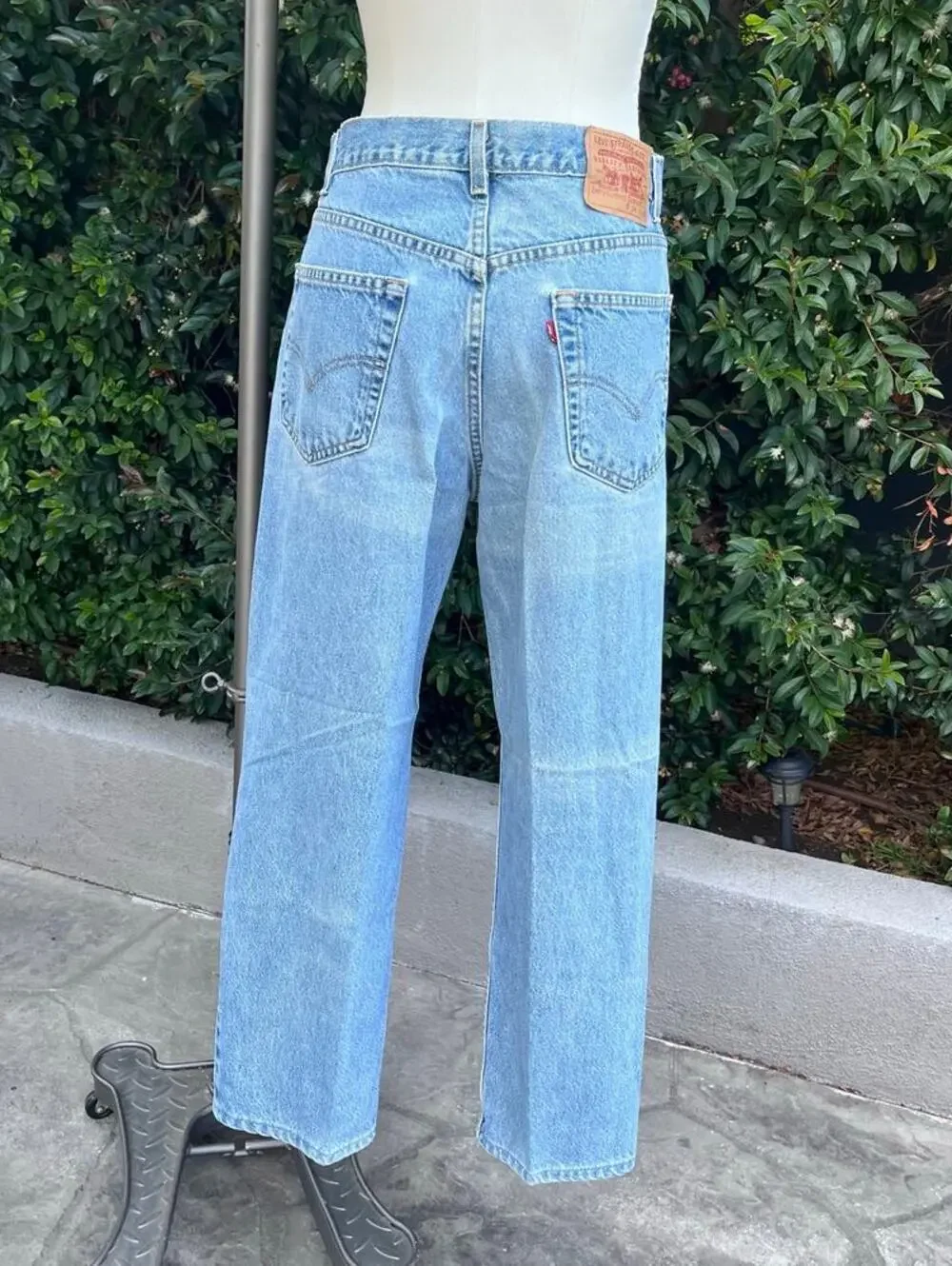 Vintage 2002 Levi’s 550 Relaxed Straight Leg Jean Distressed